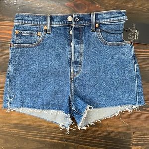 NWT Levi’s rib cage shorts - size 29